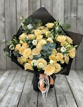 Букет цветов из:  Розы и Лизиантусы в Нижнем Баскунчаке