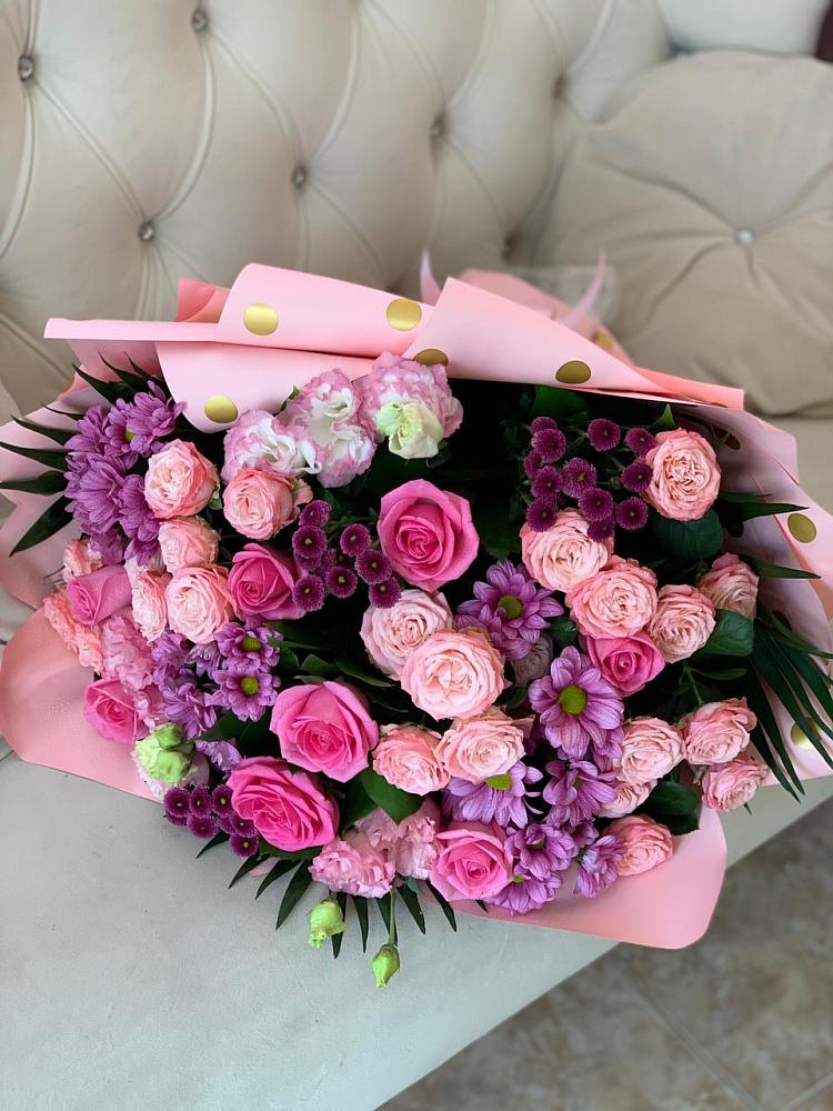 Букет цветов из: Хризантемы, Розы и Лизиантусы в Нижнем Баскунчаке