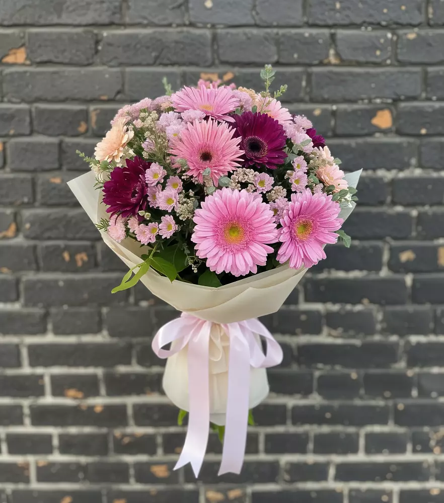 Букет цветов из: Герберы и Хризантемы в Нижнем Баскунчаке