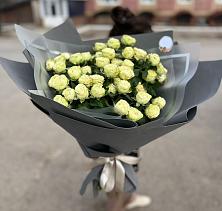 Букет Белые кустовые розы Солинеро в Нижнем Баскунчаке