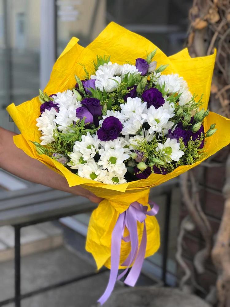 Букет цветов из: Ирисы, Хризантемы и Ромашки в Нижнем Баскунчаке