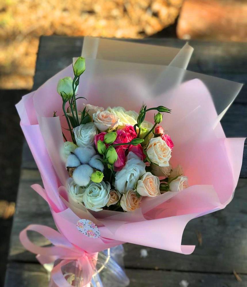 Букет цветов из: Розы и Лизиантусы в Нижнем Баскунчаке