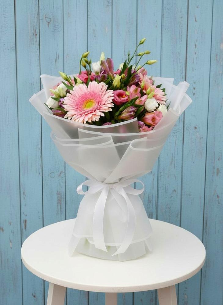 Букет цветов из: Герберы, Альстромерии и Лизиантусы в Нижнем Баскунчаке