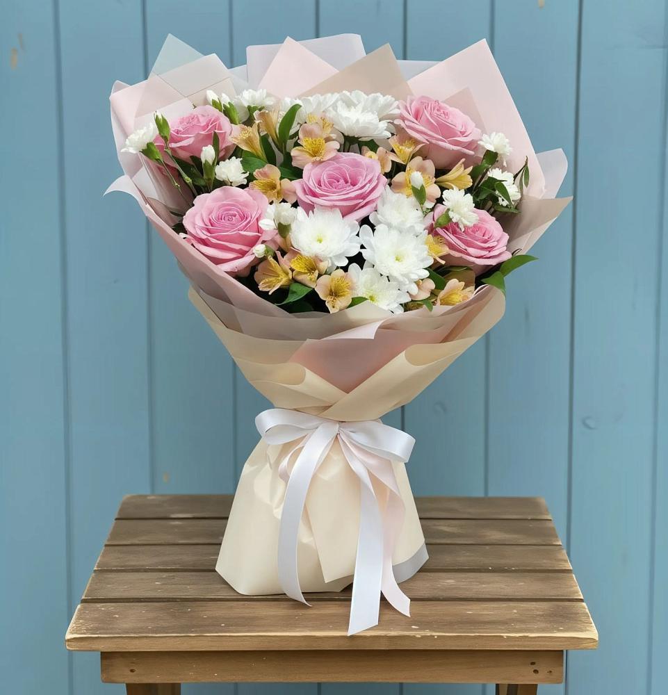 Букет цветов из: Гвоздики, Орхидеи и Розы в Нижнем Баскунчаке