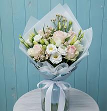 Букет цветов из:  Розы и Лизиантусы в Нижнем Баскунчаке