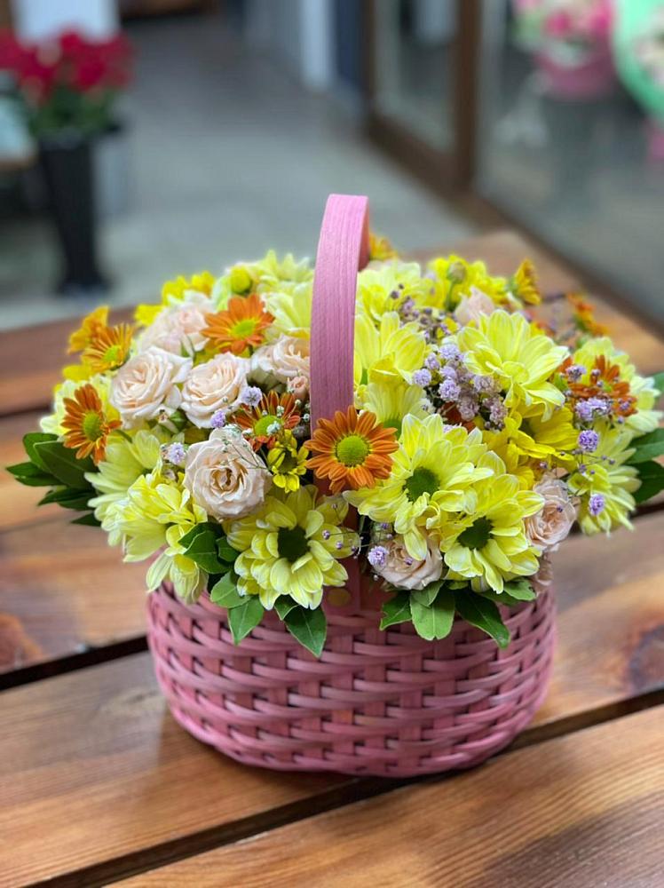 Цветочная композиция из Хризантемы и Розы в корзине в Нижнем Баскунчаке