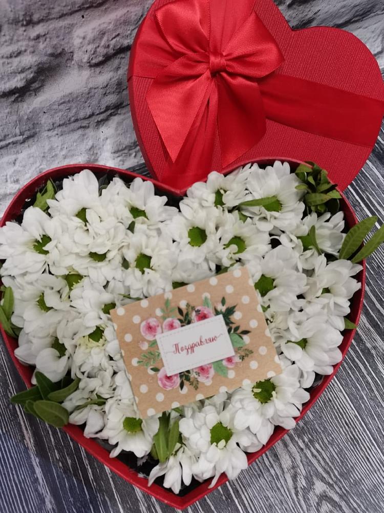 Цветочная композиция из Хризантемы в виде сердца в Нижнем Баскунчаке