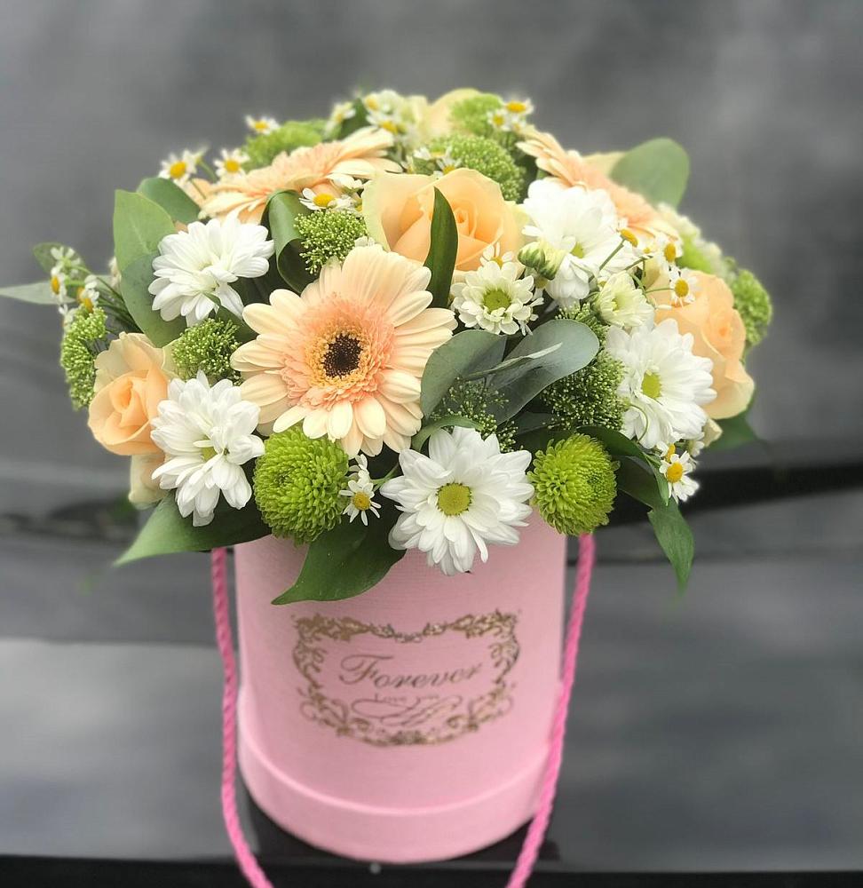 Цветочная композиция из Розы, Герберы и Хризантемы в шляпной коробке в Нижнем Баскунчаке