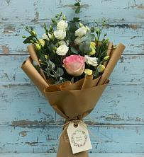 Букет цветов из:  Розы и Лизиантусы в Нижнем Баскунчаке