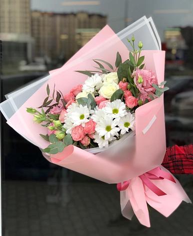 Букет цветов из: Розы, Лизиантусы и Хризантемы в Нижнем Баскунчаке